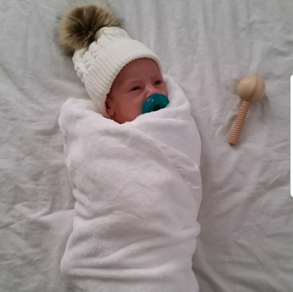 🎉 5 colors! Host Pick! Baby pom pom beanies🎉 - Picture 7 of 8